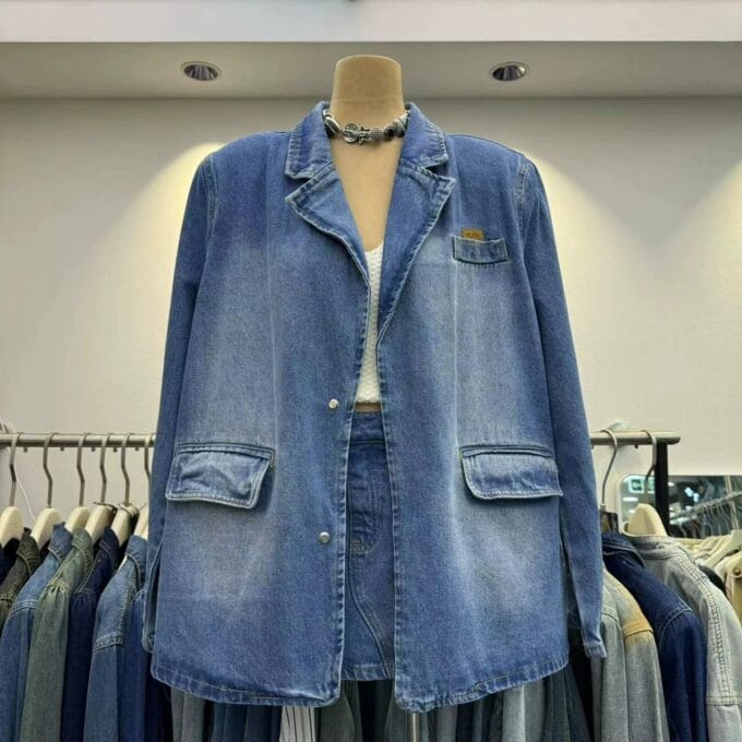 Distressed bleached denim suit jacket + hip-hugging denim skirt, versatile two-piece set