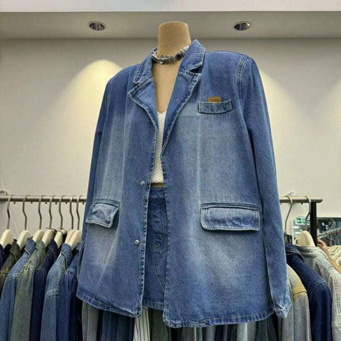 Distressed bleached denim suit jacket + hip-hugging denim skirt, versatile two-piece set